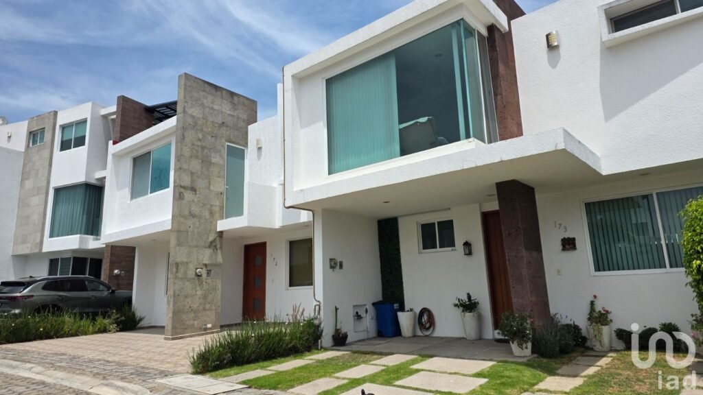 CASA EN VENTA EN LOMAS II, CLUSTER CAPELLANIA