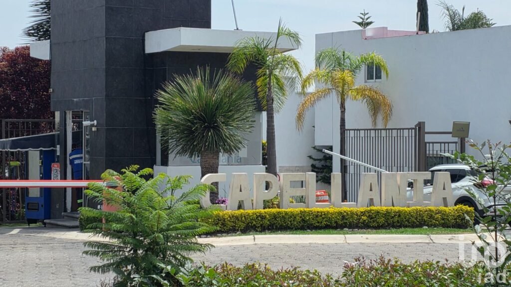 CASA EN VENTA EN LOMAS II, CLUSTER CAPELLANIA