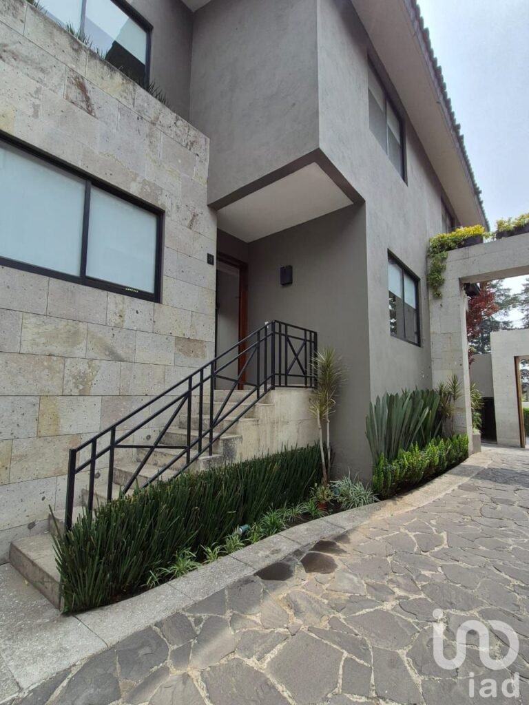 Hermosa Casa en Venta en Calzada Desierto de los Leones