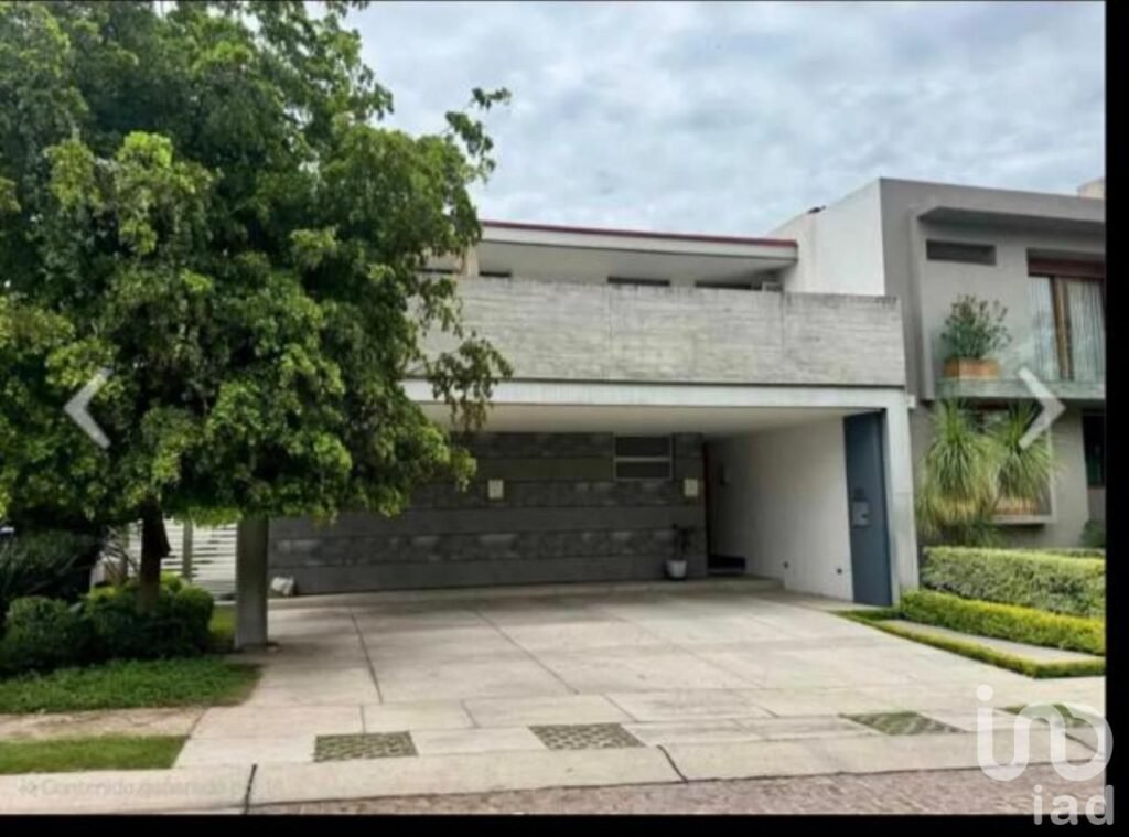 SE VENDE RESIDENCIA EN EL FRACCIONAMIENTO EXCLUSIVO DE PUERTA PLATA EN ZAPOPAN JALISCO