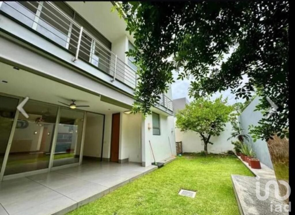 SE VENDE RESIDENCIA EN EL FRACCIONAMIENTO EXCLUSIVO DE PUERTA PLATA EN ZAPOPAN JALISCO