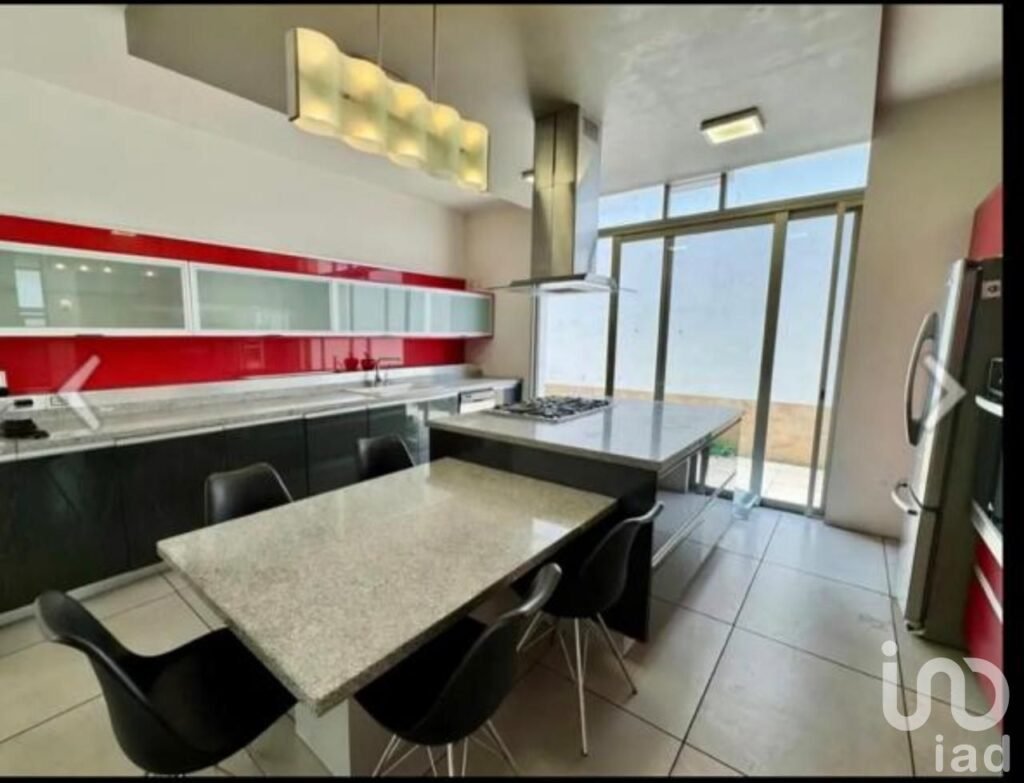SE VENDE RESIDENCIA EN EL FRACCIONAMIENTO EXCLUSIVO DE PUERTA PLATA EN ZAPOPAN JALISCO