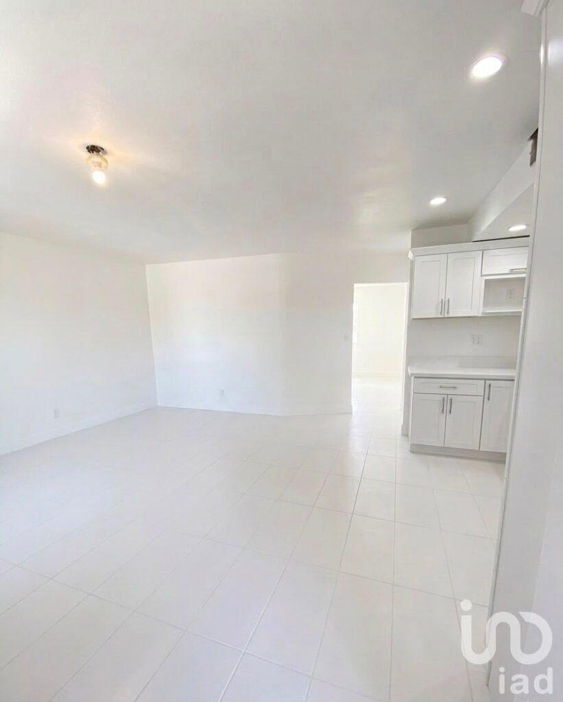 AMPLIA CASA EN VENTA, LISTA PARA ESCRITURAR, TAPICEROS COL BUROCRATA, MEXICALI BC