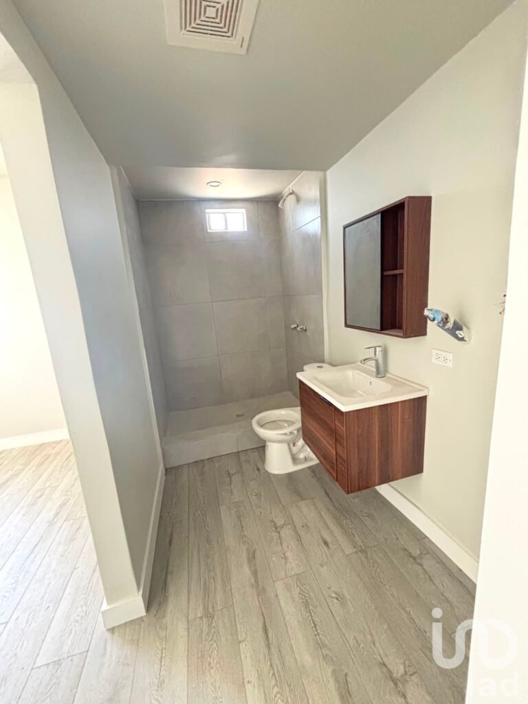 AMPLIA CASA EN VENTA, LISTA PARA ESCRITURAR, TAPICEROS COL BUROCRATA, MEXICALI BC