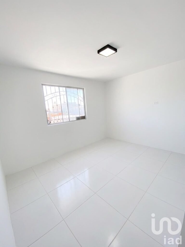 AMPLIA CASA EN VENTA, LISTA PARA ESCRITURAR, TAPICEROS COL BUROCRATA, MEXICALI BC