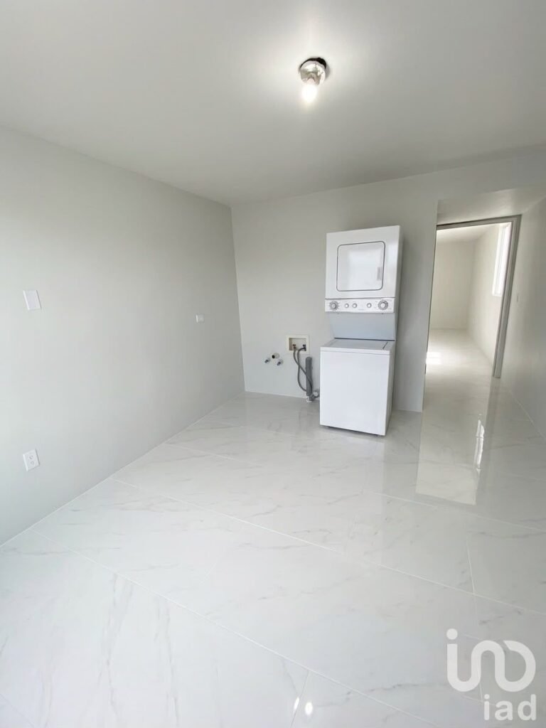 AMPLIA CASA EN VENTA, LISTA PARA ESCRITURAR, TAPICEROS COL BUROCRATA, MEXICALI BC