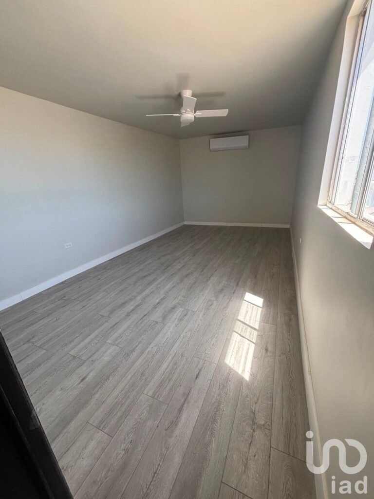 AMPLIA CASA EN VENTA, LISTA PARA ESCRITURAR, TAPICEROS COL BUROCRATA, MEXICALI BC
