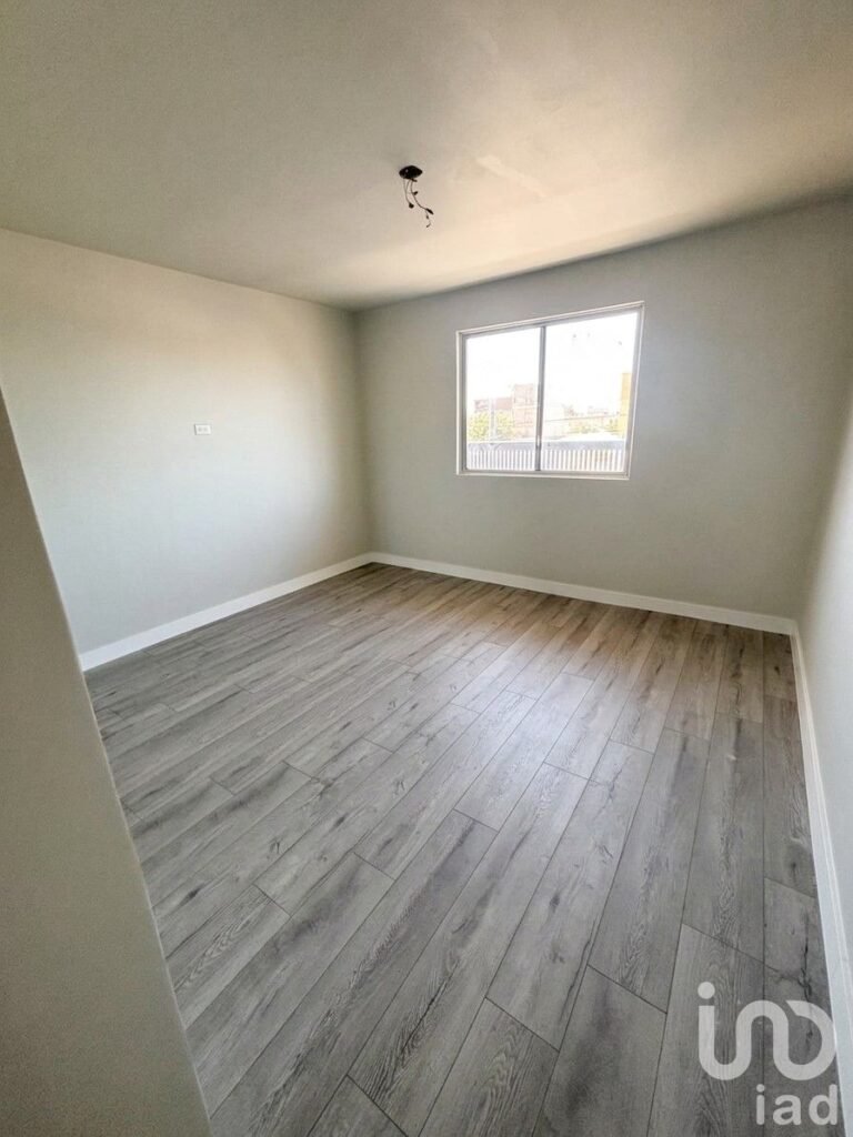 AMPLIA CASA EN VENTA, LISTA PARA ESCRITURAR, TAPICEROS COL BUROCRATA, MEXICALI BC