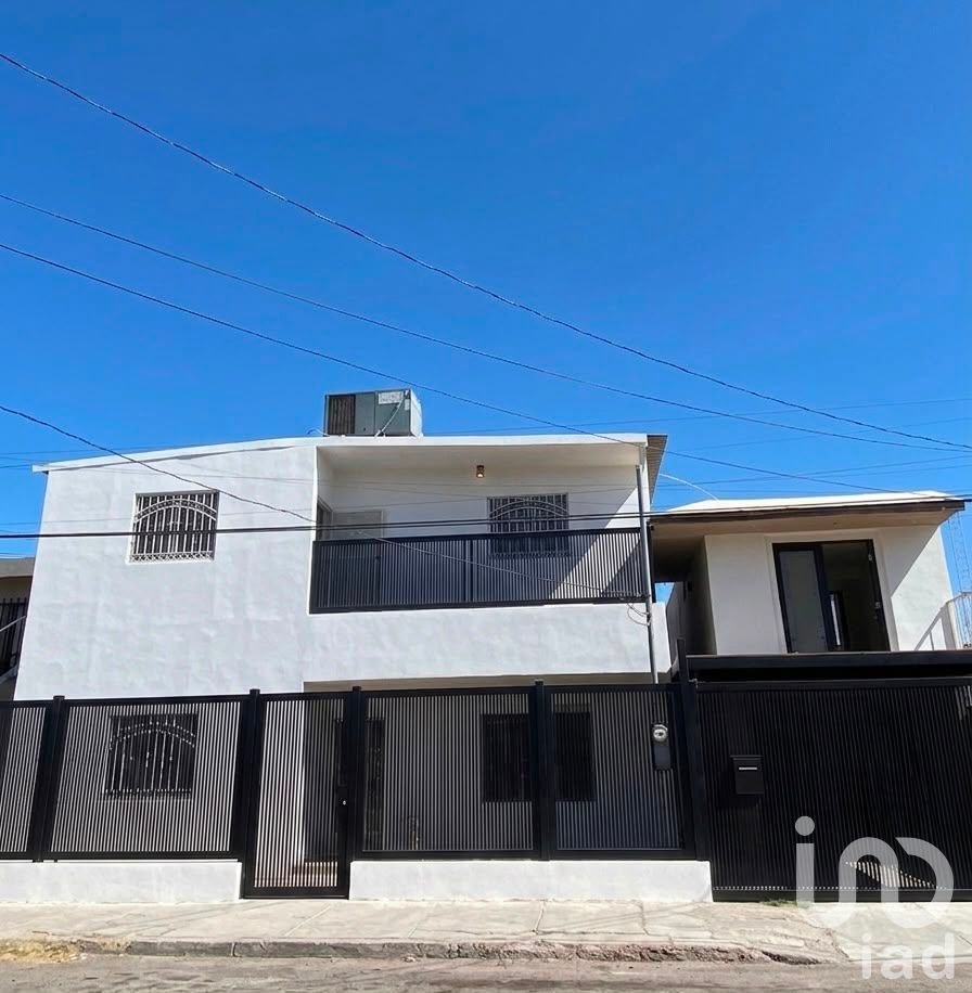 AMPLIA CASA EN VENTA, LISTA PARA ESCRITURAR, TAPICEROS COL BUROCRATA, MEXICALI BC