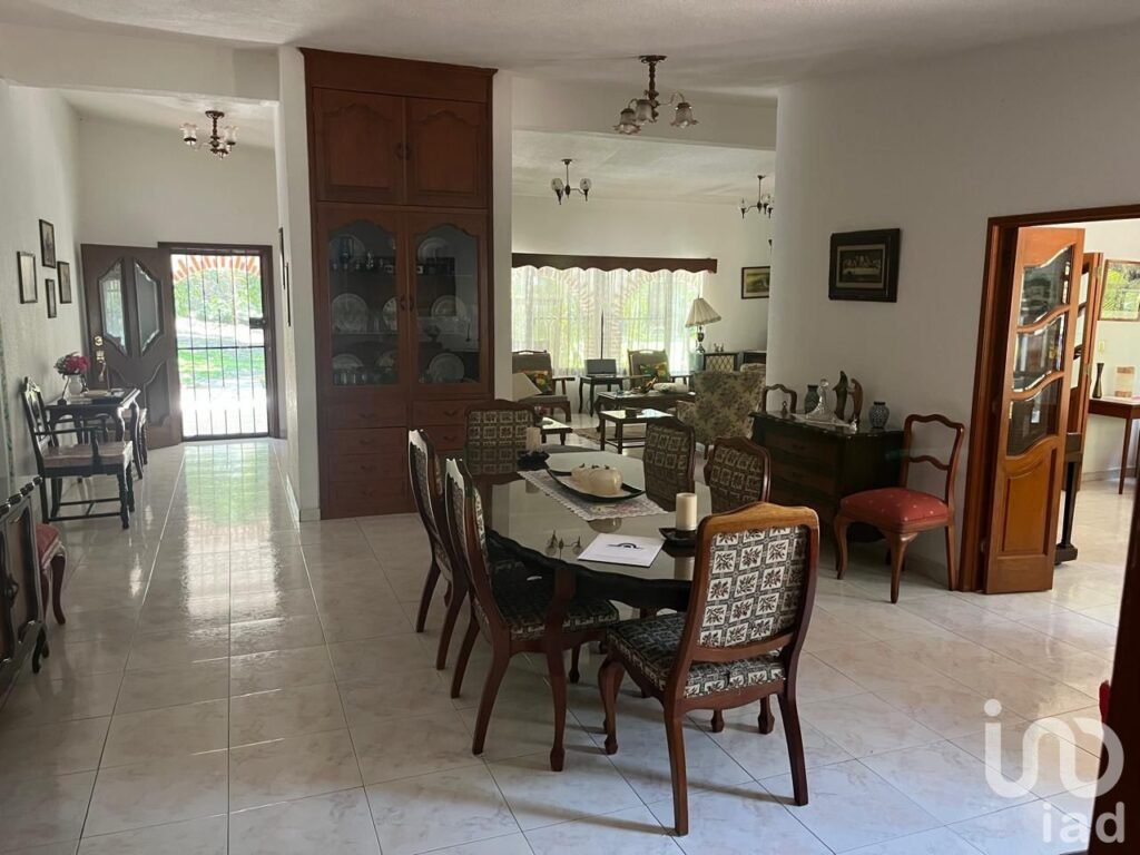 Casa de Una Planta, 3 Habitaciones con Baño y Extenso Jardín en Emiliano Zapata, Morelos
