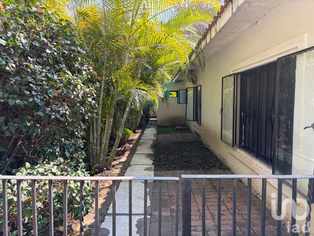 Casa de Una Planta, 3 Habitaciones con Baño y Extenso Jardín en Emiliano Zapata, Morelos