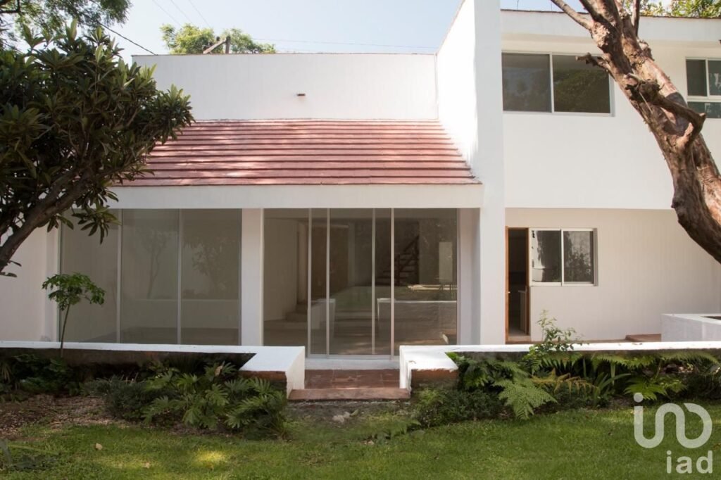 CASA EN VENTA EN ZONA DORADA DE CUERNAVACA, MORELOS