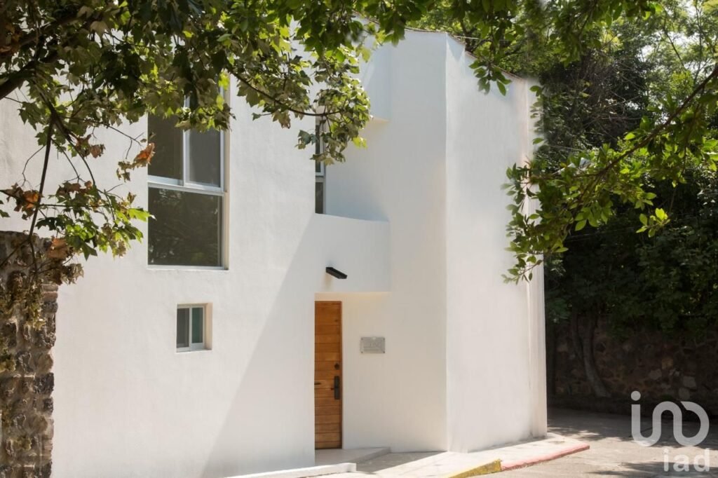CASA EN VENTA EN ZONA DORADA DE CUERNAVACA, MORELOS