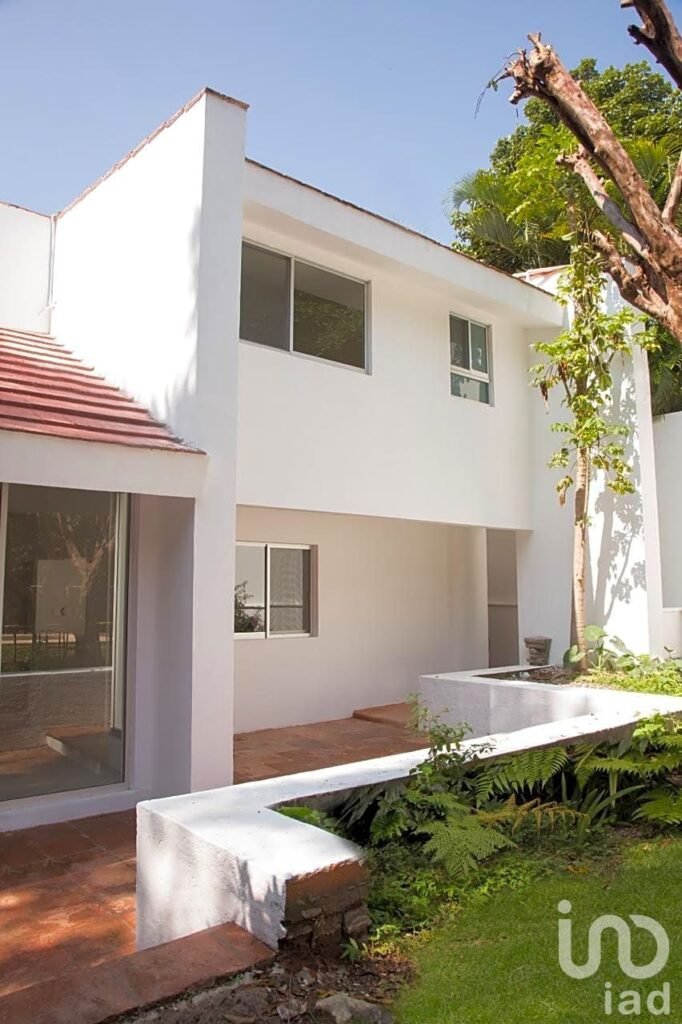 CASA EN VENTA EN ZONA DORADA DE CUERNAVACA, MORELOS