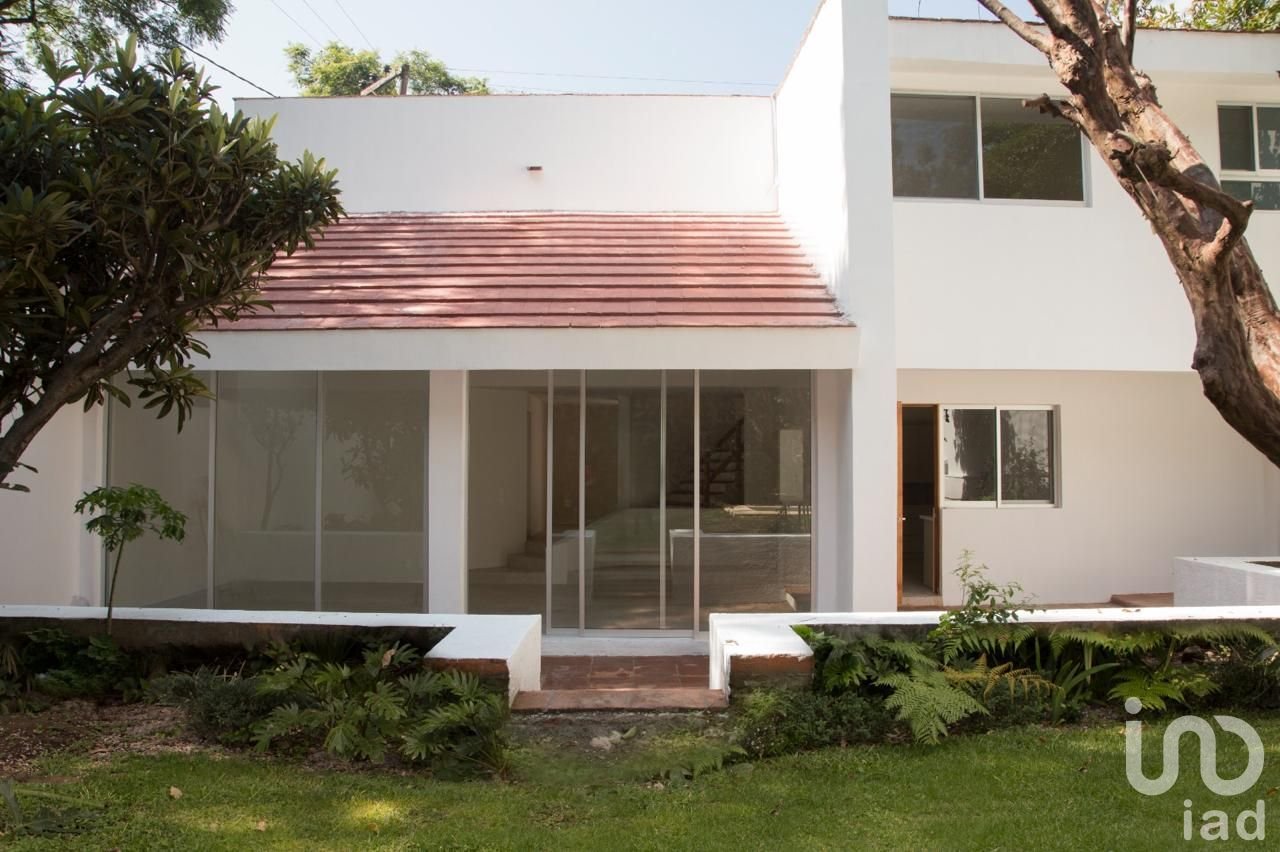 CASA EN VENTA EN ZONA DORADA DE CUERNAVACA, MORELOS