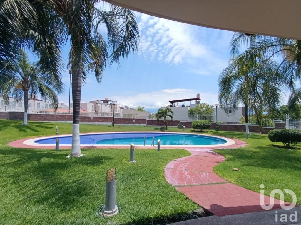 Casa en Venta con Alberca y Seguridad 24/7 en Residencial Laureles Xochitepec Morelos $880,000