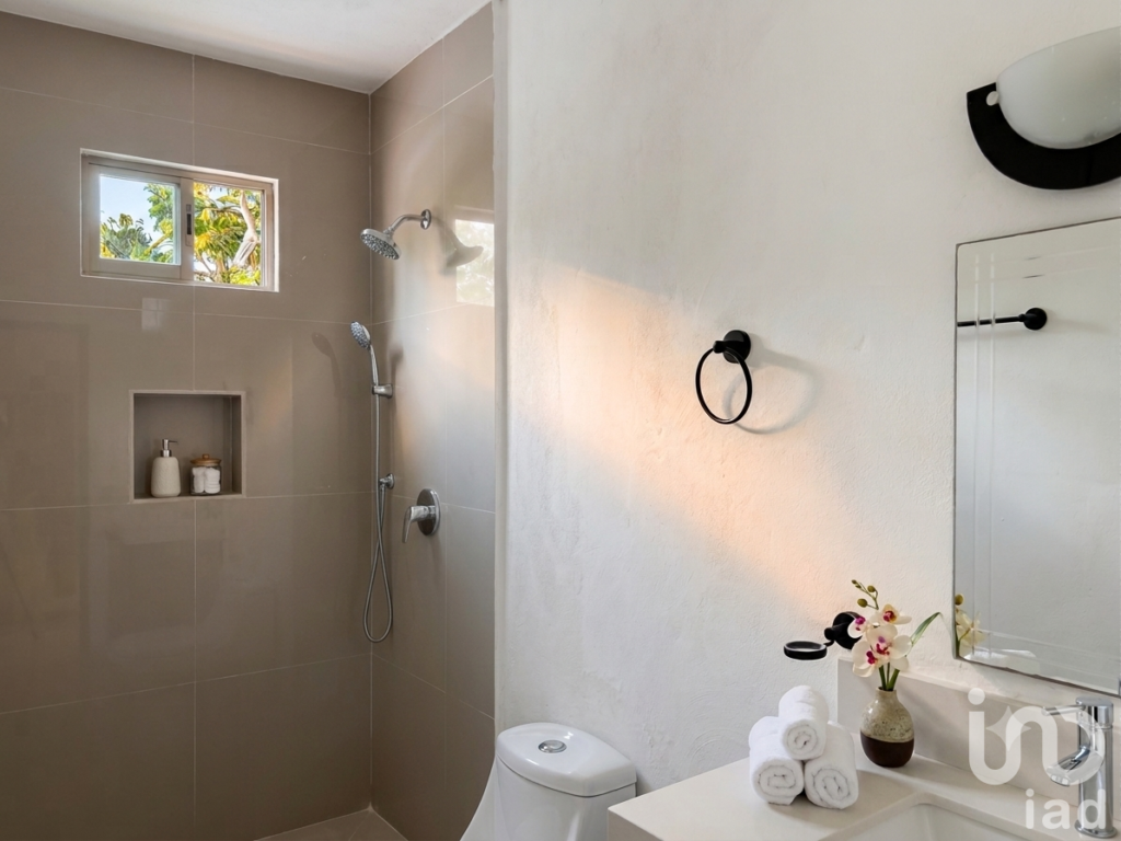 CASA MODERNA EN CONKAL 3 REC, 4 BAÑOS, ALBERCA, ALTA PLUSVALÍA