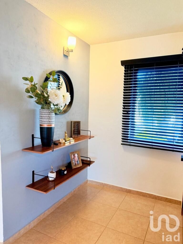 CASA EN VENTA CON AMPLIO JARDIN EN REAL DEL BOSQUE CORREGIDORA