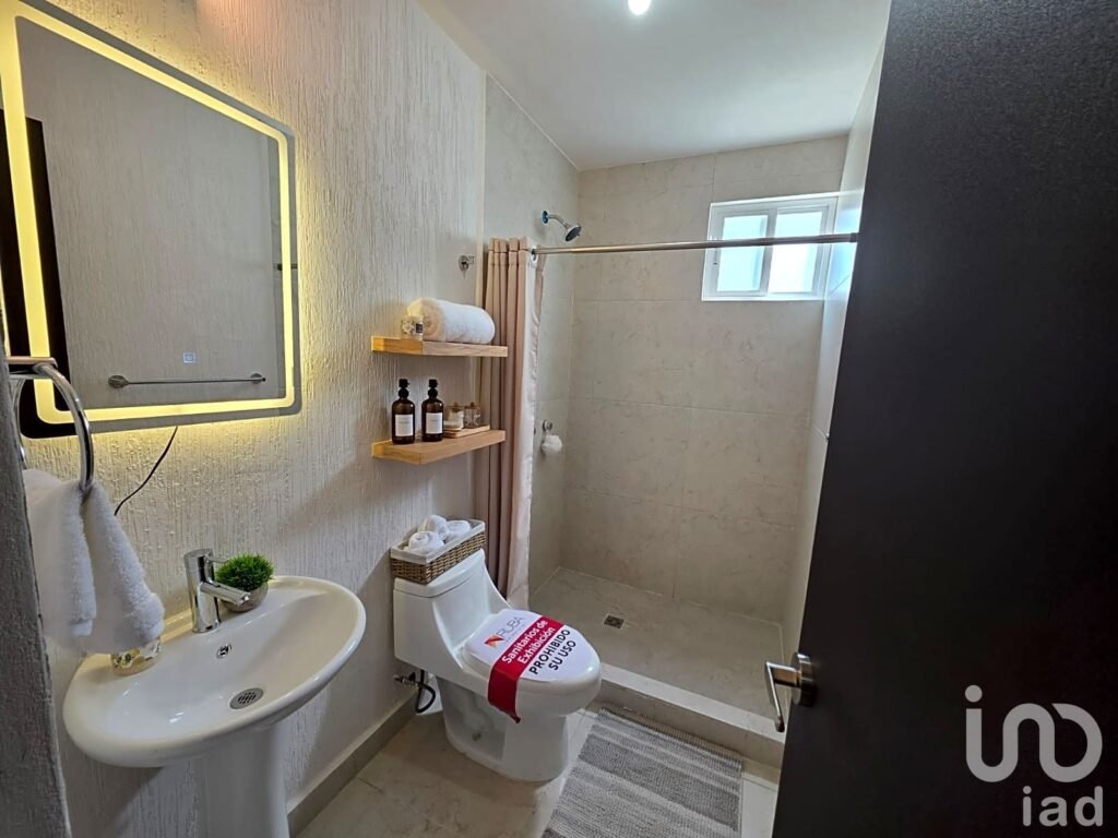 VENTA DE DEPARTAMENTO DE 2 HABITACIONES EN PLAYA DEL CARMEN
