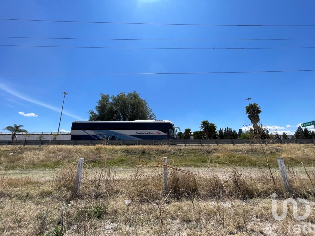 Terreno en Venta, Poblado 5 de Mayo entre vías del tren y Distribuidor Vial son 3,145 M2
