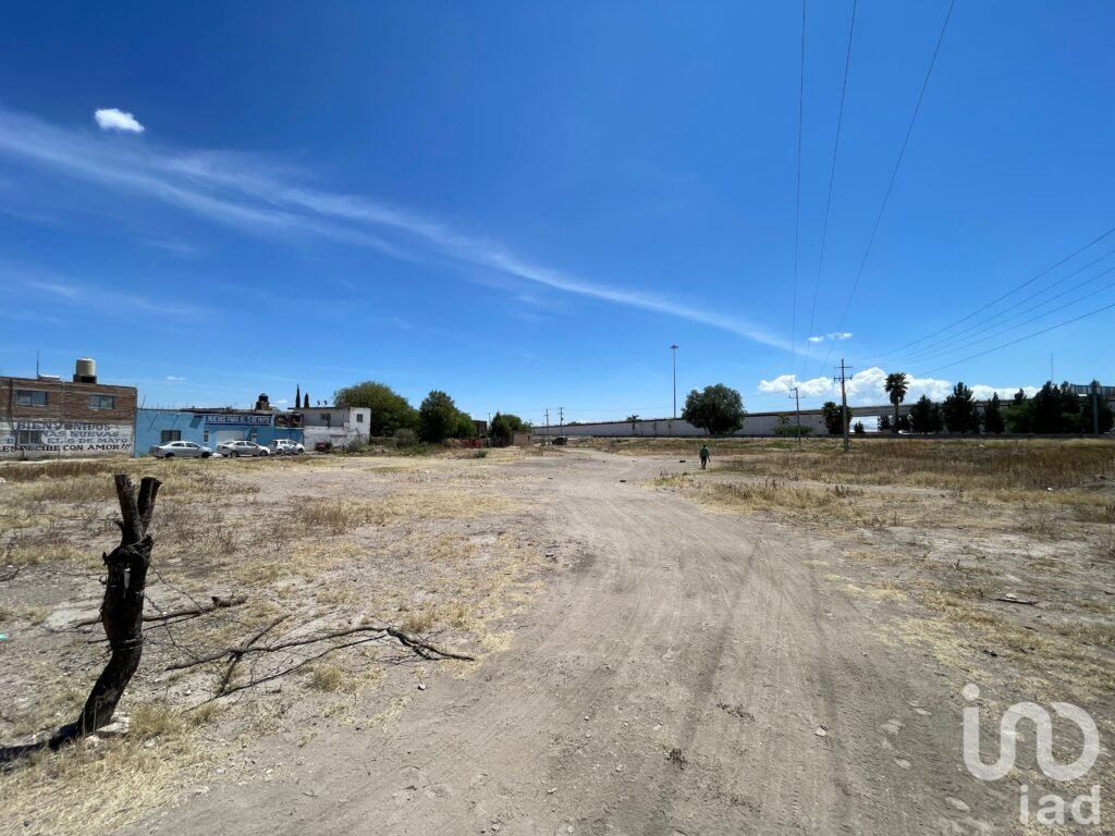 Terreno en Venta, Poblado 5 de Mayo entre vías del tren y Distribuidor Vial son 3,145 M2