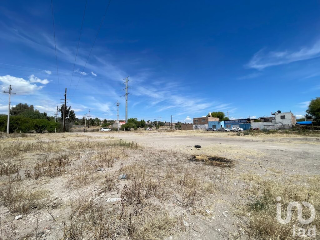 Terreno en Venta, Poblado 5 de Mayo entre vías del tren y Distribuidor Vial son 3,145 M2