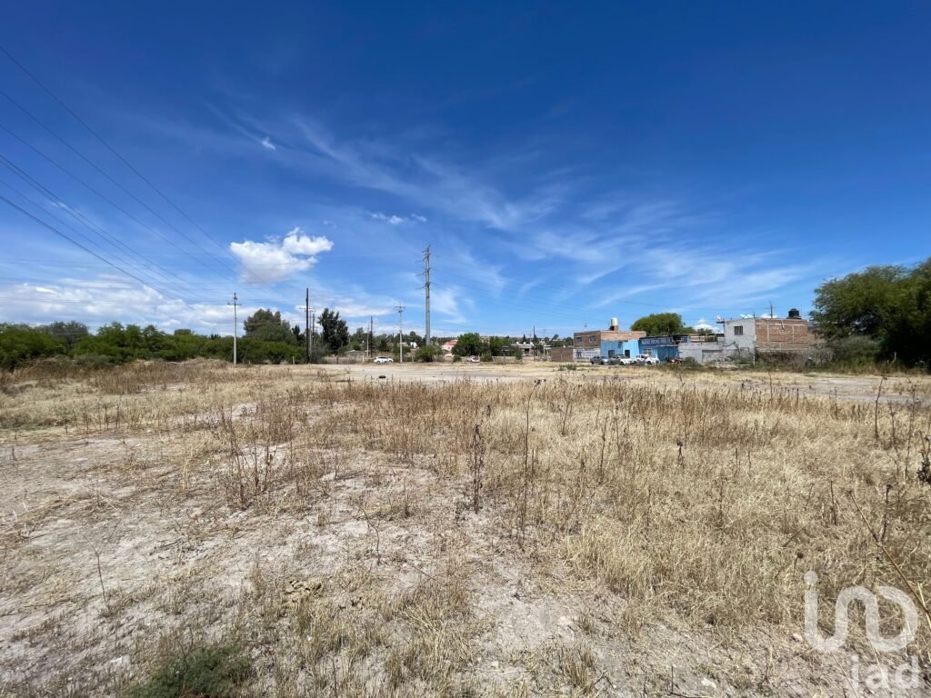 Terreno en Venta, Poblado 5 de Mayo entre vías del tren y Distribuidor Vial son 3,145 M2