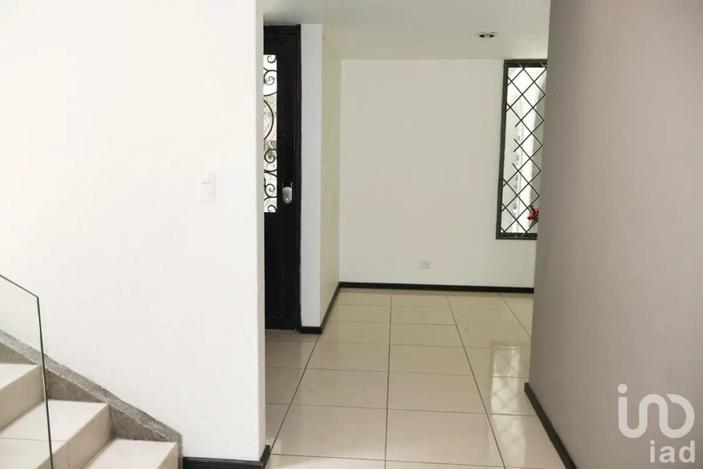 Casa en RENTA en Fracc. Arboledas de San Ignacio, Puebla con 376m2 de construcción.