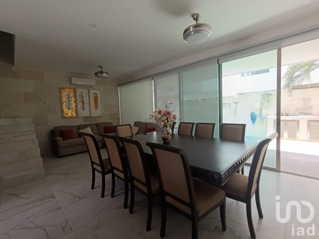 CASA EN RENTA AMUEBLADA RESIDENCIAL EN HUAYACAN, CANCÚN, Q. ROO