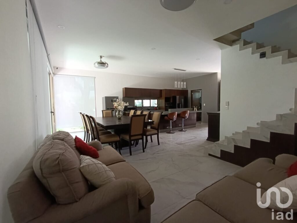 CASA EN RENTA AMUEBLADA RESIDENCIAL EN HUAYACAN, CANCÚN, Q. ROO