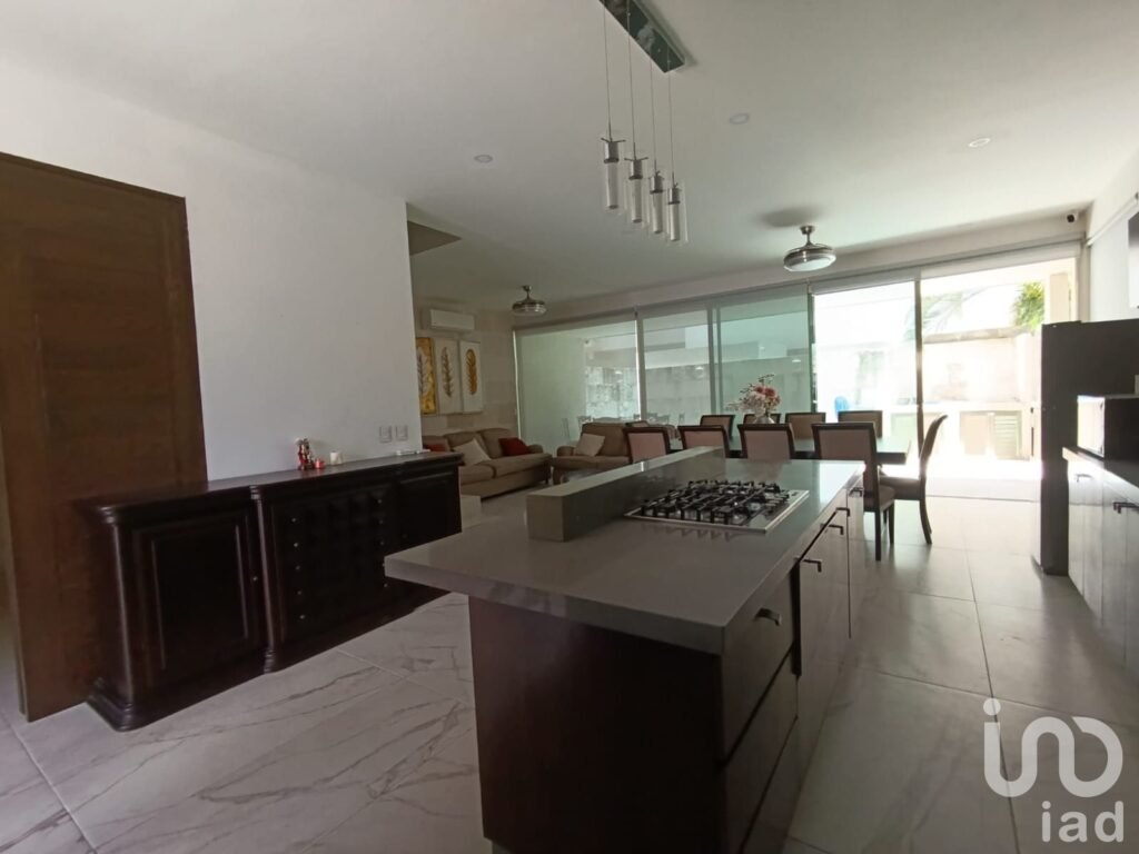 CASA EN RENTA AMUEBLADA RESIDENCIAL EN HUAYACAN, CANCÚN, Q. ROO
