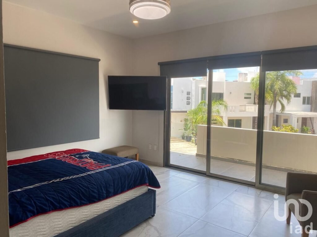 CASA EN RENTA AMUEBLADA RESIDENCIAL EN HUAYACAN, CANCÚN, Q. ROO