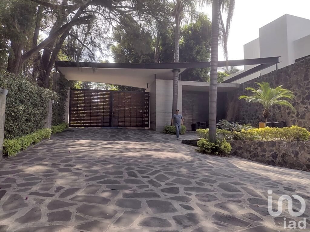 VENTA DE CASA EN FRACCIONAMIENTO CERRADO