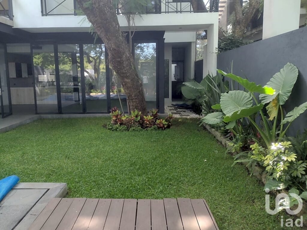 VENTA DE CASA EN FRACCIONAMIENTO CERRADO