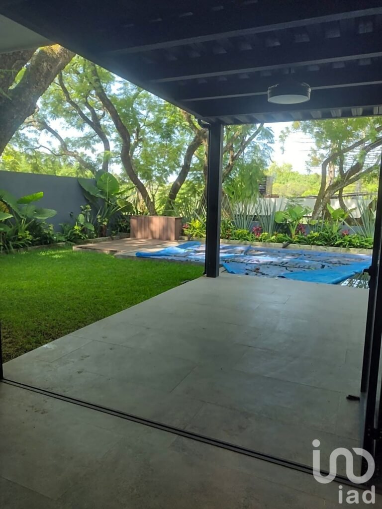 VENTA DE CASA EN FRACCIONAMIENTO CERRADO