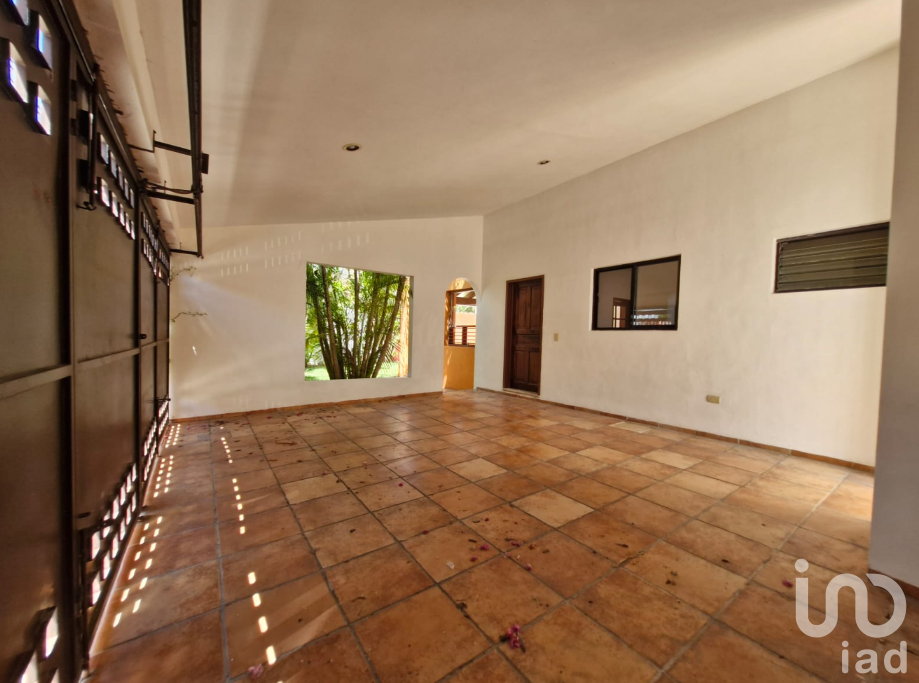 Casa en Venta en Montebello Mérida, Aplio Terreno, Piscina, Terraza y Recámara en Planta Baja