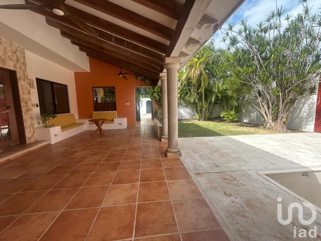 Casa en Venta en Montebello Mérida, Aplio Terreno, Piscina, Terraza y Recámara en Planta Baja
