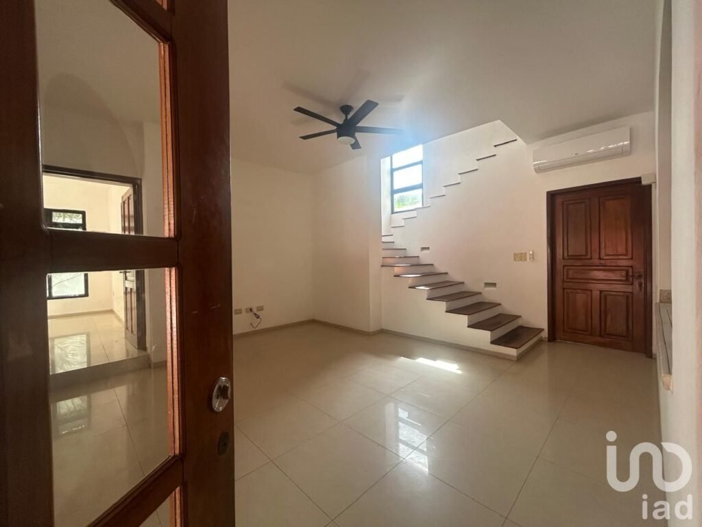 Casa en Venta en Montebello Mérida, Aplio Terreno, Piscina, Terraza y Recámara en Planta Baja