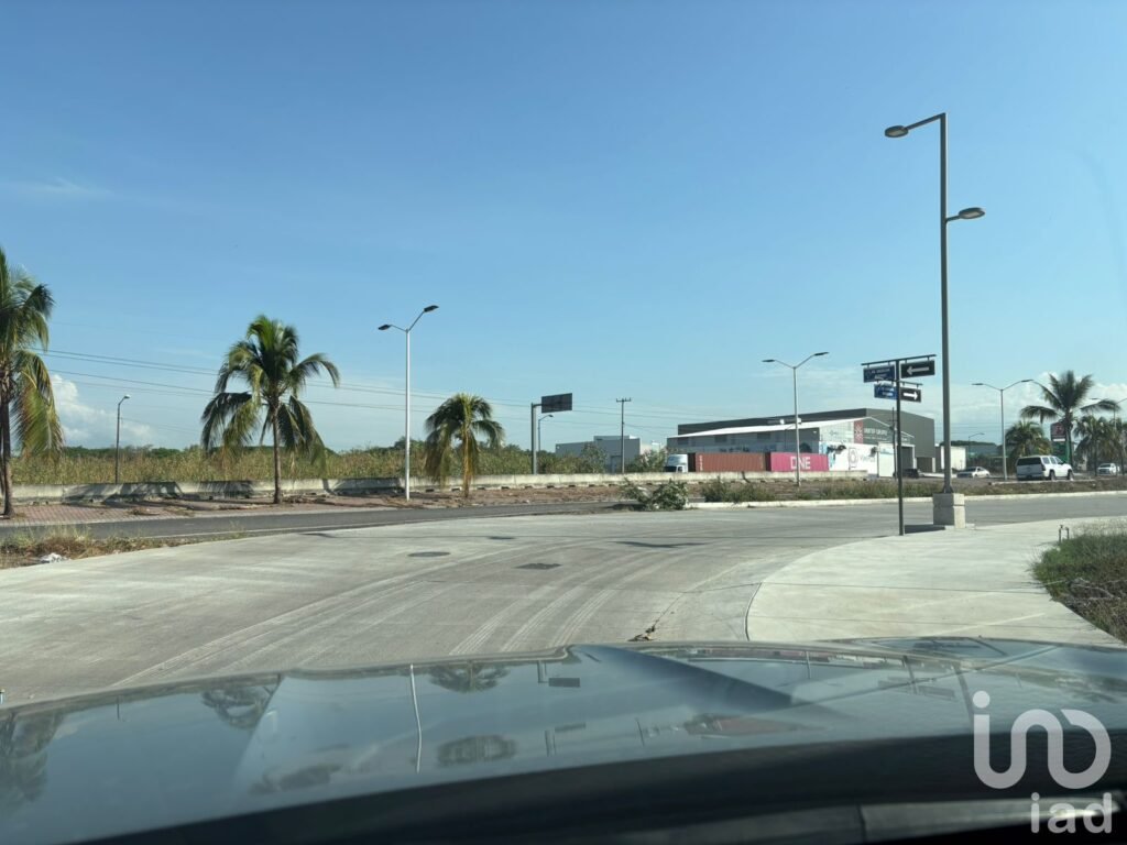 Terreno en Venta para bodega o servicio, sobre salida carretera Colima- Guadalajara
