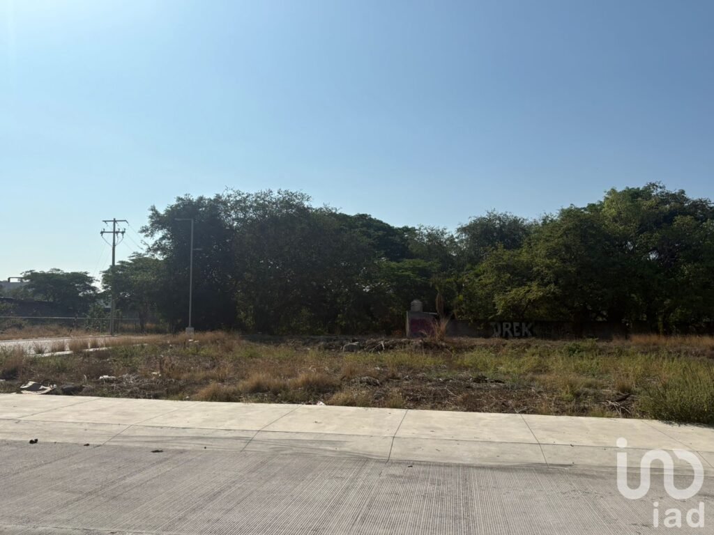 Terreno en Venta en libramiento carretera Colima-Gdl uso de suelo CR en Colima
