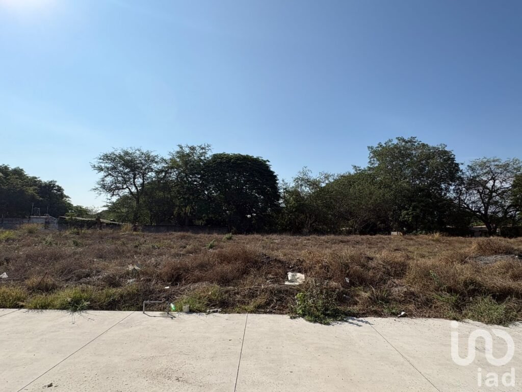Terreno en Venta en libramiento carretera Colima-Gdl uso de suelo CR en Colima