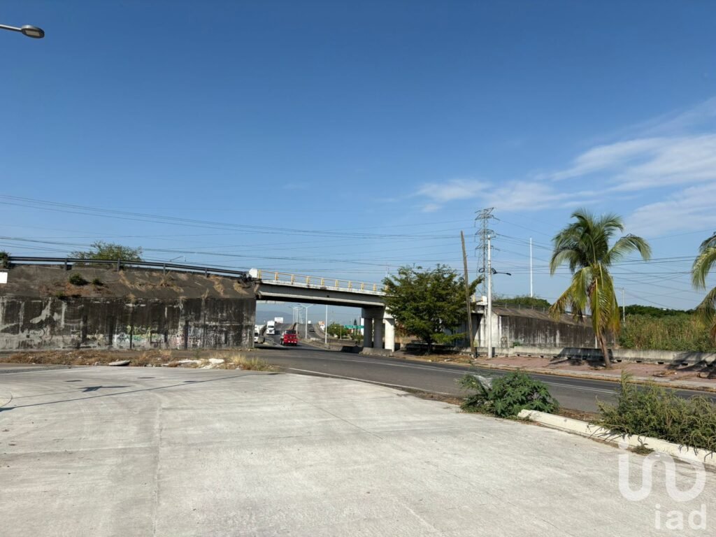 Terreno en Venta en libramiento carretera Colima-Gdl uso de suelo CR en Colima