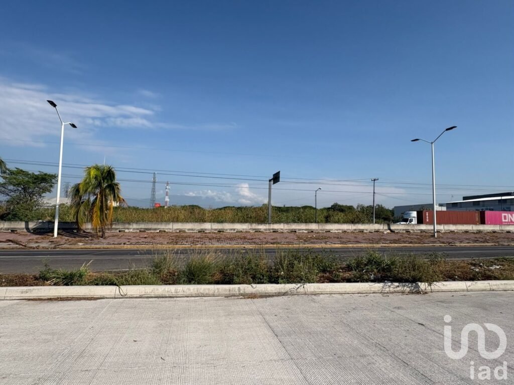 Terreno en Venta en libramiento carretera Colima-Gdl uso de suelo CR en Colima