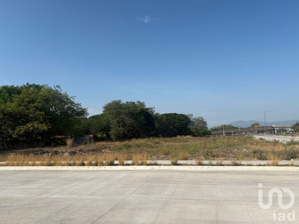 Terreno en Venta en libramiento carretera Colima-Gdl uso de suelo CR en Colima