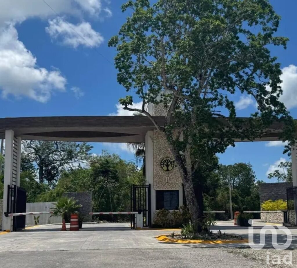 Terreno comercial en venta Cancun, Q. Roo. en esquina a 2 cuadras de Av. Huayacan