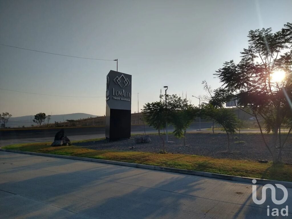 Terreno Premium en Esquina en Lomalta Tres Marías | Frente a Área Verde | Cerca de Casa Club