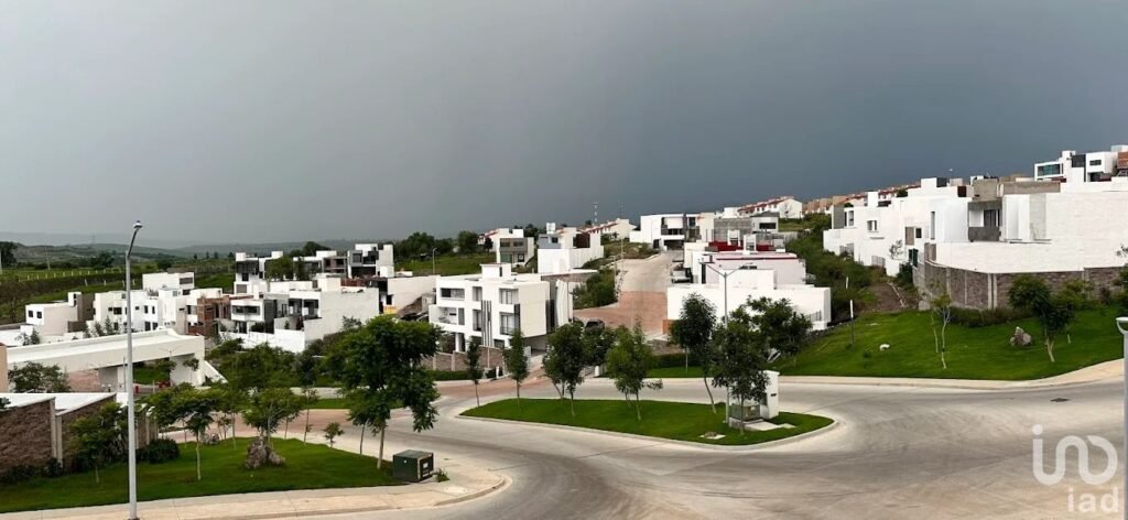 Terreno Premium en Esquina en Lomalta Tres Marías | Frente a Área Verde | Cerca de Casa Club