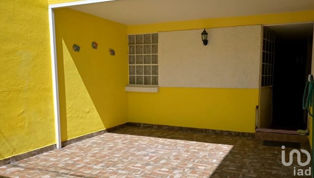 Casa en Venta Cerca de Avenida Periodismo con Recámara en Planta Baja