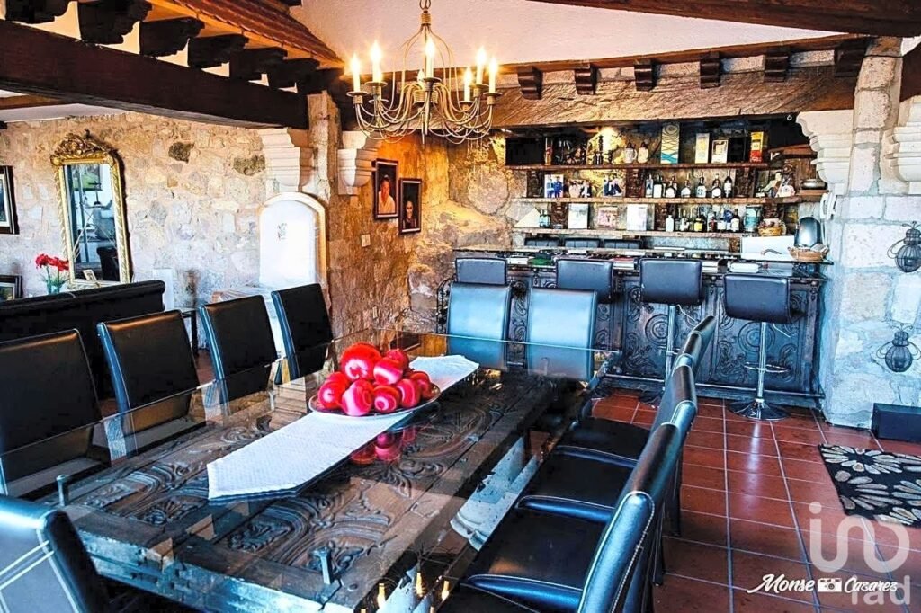 Residencia con Vista Panorámica a Morelia en Lomas de Santa María