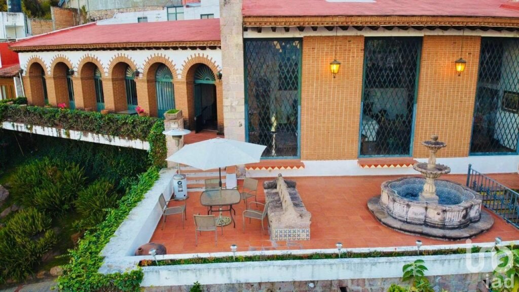 Residencia con Vista Panorámica a Morelia en Lomas de Santa María